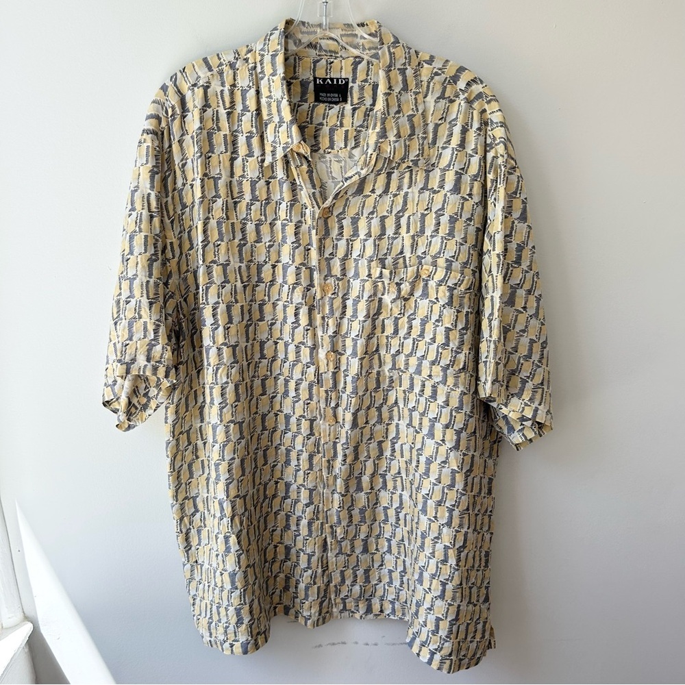 vintage Kaid men’s short sleeved 100% silk button down shirt